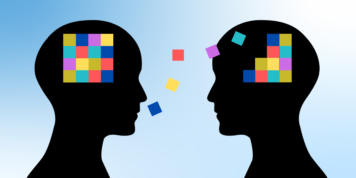 Kaksi ihmishahmon siluettia vaihtamassa värikkäitä palikoita päänsä välillä, kuvaten ajatusten tai tiedon siirtymistä.