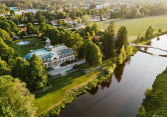 Ilmakuvaa Ahlströmin ruukin yltä.